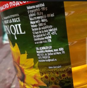 Vînd ulei de casă, ambalat